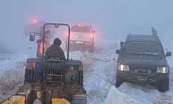 Marmara Adası'nda kar fırtınasında mahsur kalan araçlar kurtarıldı