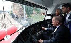 Cumhurbaşkanı Erdoğan, Raylı Sistem Hattı'nda tren kullandı