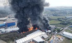 Alevler içinde kalan fabrika havadan görüntülendi   