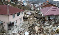 Tokat'ta yıkılan köylerini göz yaşlarıyla izlediler   