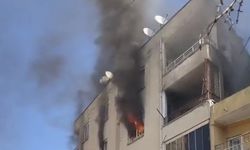 Mersin'de ev alev alev yandı   