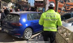Elazığ'da otomobil duvara çarptı: 2 yaralı 