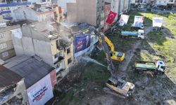 Bağcılar'da, Ece Sitesi'nin yıkımına başlandı   