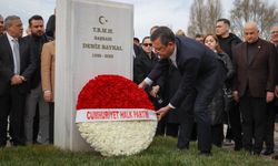 Eski CHP Genel Başkanı Deniz Baykal mezarı başında anıldı  