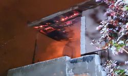 Kırıkkale'de müstakil evin çatısı alevlere teslim oldu 