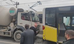 Sultangazi'de Beton mikseri İETT otobüsüne çarptı, 4 kişi yaralandı 