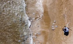 Akdeniz kıyılarını denizanaları bastı: Kızkalesi sahiline yüzlercesi vurdu   