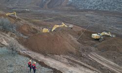 Erzincan'daki madende kayıp 3 işçinin "manganez ocağı"nda olduğu ihtimali üzerinde duruluyor
