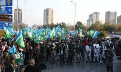 Pakistan'da bazı siyasi partiler, çeşitli şehirlerde seçim sonuçlarını protesto etti