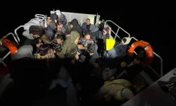 Ayvalık’ta 30 düzensiz göçmen yakalandı; iki organizatör tutuklandı  