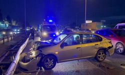 Kocaeli'de bariyere çarpan otomobildeki 3 kişi yaralandı