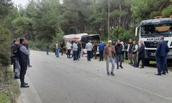 İzmir’de yolcuların olduğu belediye otobüsüne tır çarptı: 1 ölü, 4 yaralı   