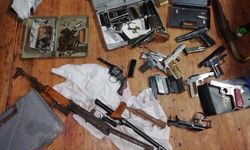 Silah satan kişinin evine operasyon: Çuvaldan 31 tabanca çıktı   