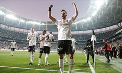 Beşiktaş'ta iç transfer hareketlendi! 4 futbolcuya yeni sözleşme