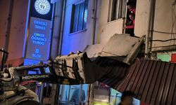 Kutlama yapılan CHP ilçe binasının balkonu çöktü: 3’ü ağır 8 yaralı   