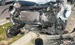 Diyarbakır'da otomobil minibüse çarptı: 2 yaralı   