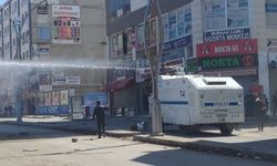 Van’da izinsiz gösterilere polis müdahale ediyor 