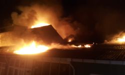 Tekirdağ'da 5 katlı binanın çatısı alev alev yandı  