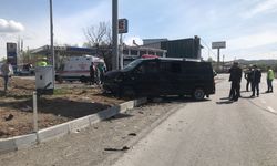 Bingöl’de minibüs ve hafif ticari araç çarpıştı: 15 yaralı   