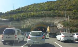 Kuzey Marmara Otoyolu'nda meydana gelen kaza trafiği felç etti   