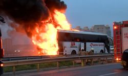 TEM Otoyolu'nda yolcu otobüsü alevler içinde kaldı