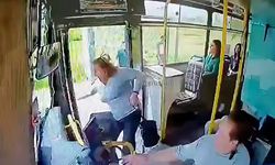 Adana'da açık otobüs kapısından düşen kadından kötü haber