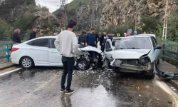 Kozan'da trafik kazası; 1'i çocuk 6 yaralı