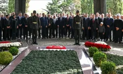 Merhum Cumhurbaşkanı Turgut Özel mezarı başında anıldı 