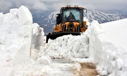 Nemrut Dağı'nda 6 metre karla mücadele
