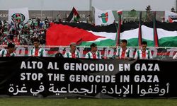 Şili'de Gazze'ye destek: "Gazze'de soykırımı durdurun" pankartı