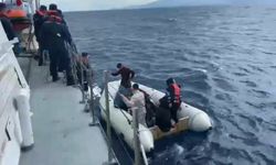 Yunanistan'ın geri ittiği 4'ü çocuk, 16 kaçak göçmen kurtarıldı