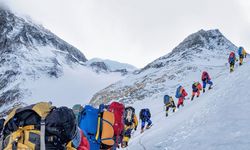 Kayıp dağcı Everest'te ölü bulundu