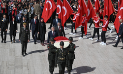 Gençlik ve Spor Bakanı Bak, gençler ve sporcularla Anıtkabir'i ziyaret etti