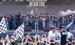 Beşiktaş, kupa şampiyonluğunu taraftarıyla kutladı