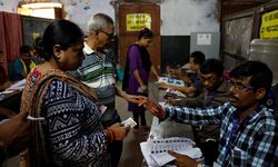 Hindistan'da genel seçimlerin 5. aşamasında oy verme işlemi başladı