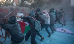 Meksika'da protestocular İsrail Büyükelçiliği'ne molotof attı
