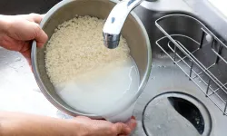 Dökmeye son! Pirinç suyu nasıl değerlendirilir?