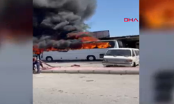 Antalya'da park halindeki otobüs alev alev yandı