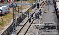 Marmaray'da panik! 24 yaşındaki gencin durumu ağır...