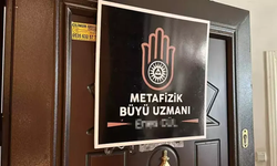 Dolandırıcılığın böylesi! "Metafizik büyü uzmanı" kapı kapı broşür dağıttı polisler enseledi...