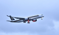 Londra-Singapur seferini yapan uçağın türbülansa girmesiyle 1 kişi öldü