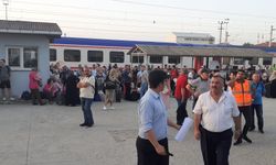 Halkalı-Edirne treni durdu! Yüzlerce yolcu istasyonda kaldı