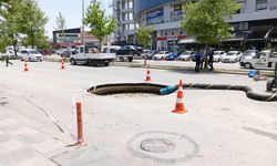 Ankara'da yol çöktü, 10 metrelik çukur oluştu