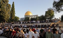 40 bin Müslüman Mescid-i Aksa'da işgal altında bayram namazı kıldı