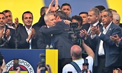 Aziz Yıldırım ile Ali Koç el ele kürsüye çıktı! Fenerbahçe'de tarihi anlar...