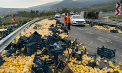 Mersin'de limon yüklü kamyon devrildi: 6 yaralı