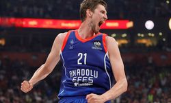 Anadolu Efes, Tibor Pleiss'a veda etti