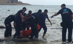 Van Gölü'ne giren 2 kişi boğuldu 1 kişi aranıyor...