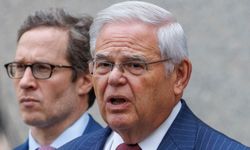 ABD'li Senatör Bob Menendez istifa etti