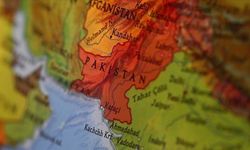 Pakistan'da bombalı saldırı: Eski Senatör hayatını kaybetti